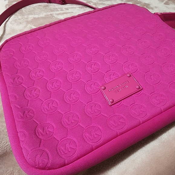 MK Pink tablet/ipad/laptop bag - Picture 2 of 11